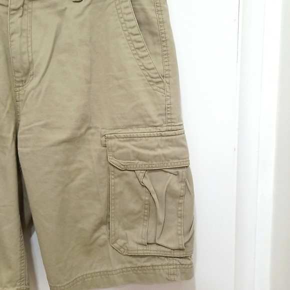 St. John's Bay Cargo men's tan shorts - Picture 3 of 7